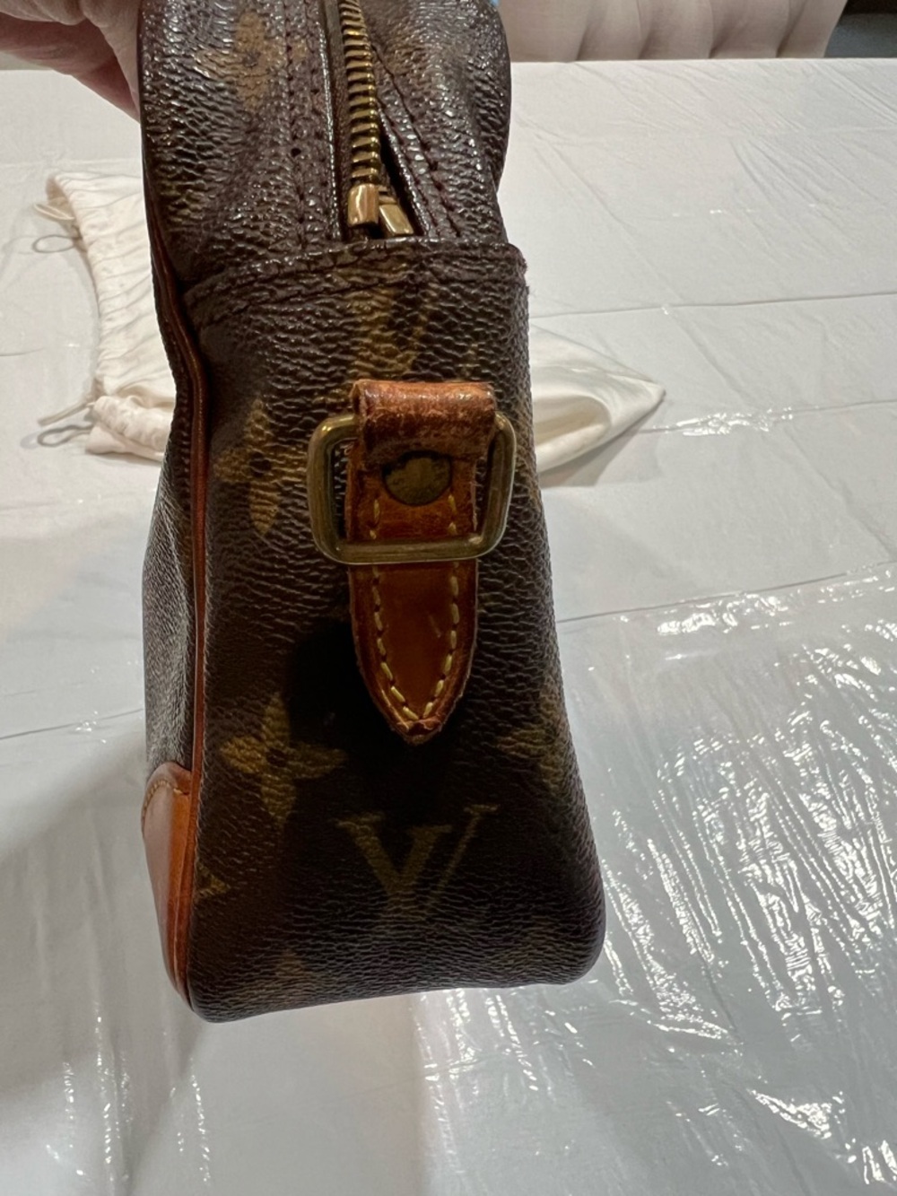 Louis Vuitton Toiletry Pouch could be just a project piece - Picture 13 of 16